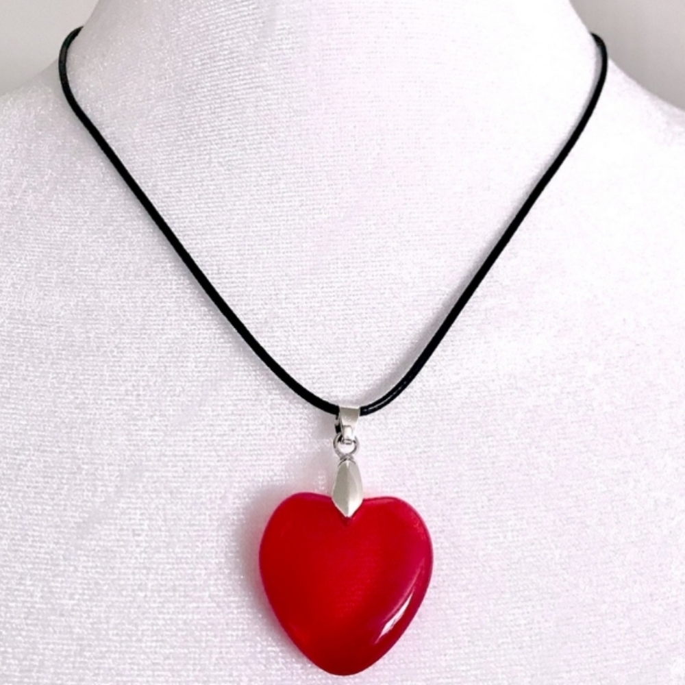 NEW Beautiful Red Heart Necklace Large pendant Black cord 18"-24"adjustable NWT